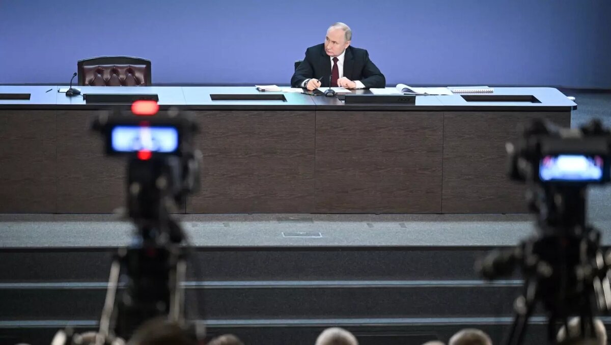 Президент РФ Владимир Путин во время ежегодного расширенного заседания коллегии МВД России по итогам оперативно-служебной деятельности органов внутренних дел Российской Федерации за 2023 год. Фото: Кредит: Павел Бедняков/POOL/ТАСС