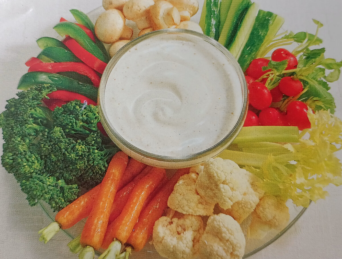 СЫРЫЕ ОВОЩИ С СОУСАМИ