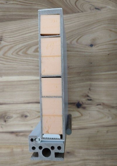 срез полотна дверей из ДПК