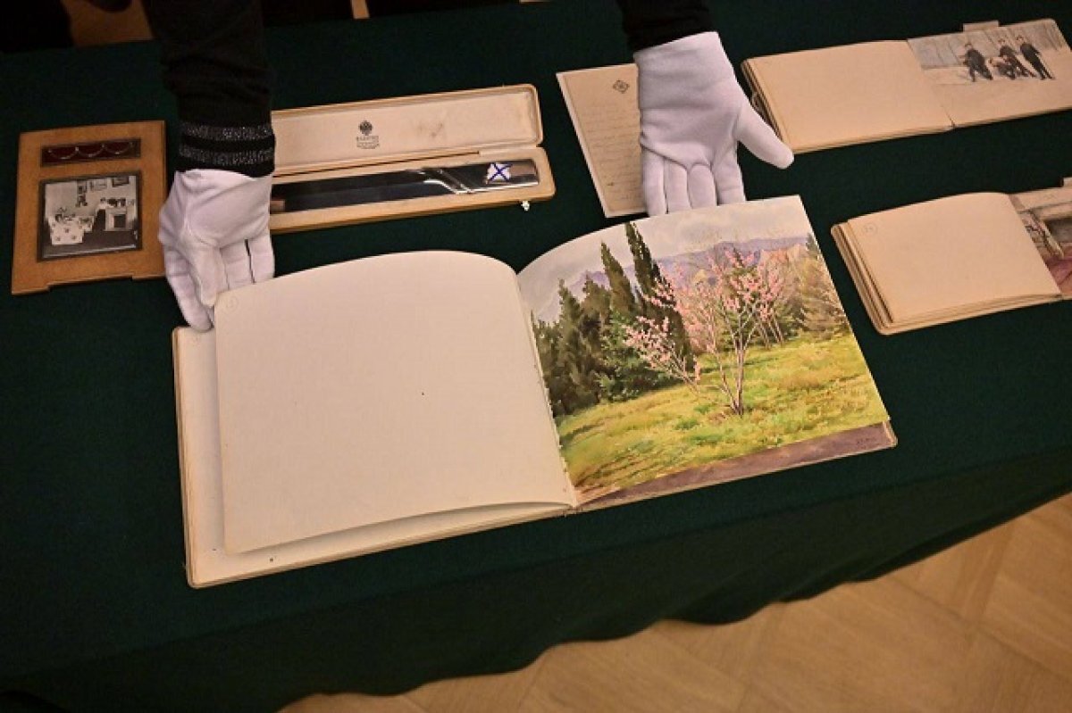    Из сердца Урала в Северную столицу прибыли предметы царской семьи Романовых