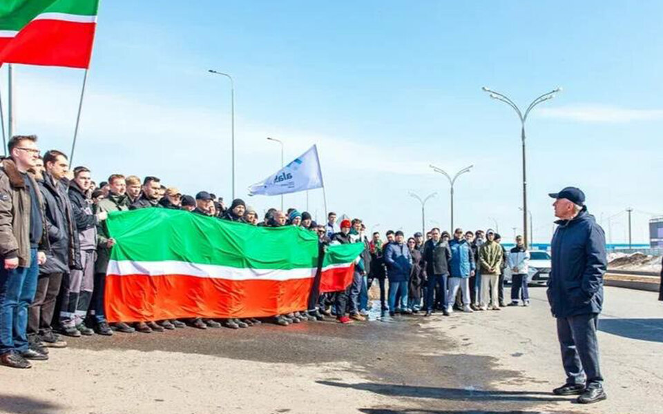 Раис Татарстана Рустам Минниханов сегодня прибыл в Елабугу и встретился со студентами «Алабуга Политех». Фото: пресс-служба Раиса РТ