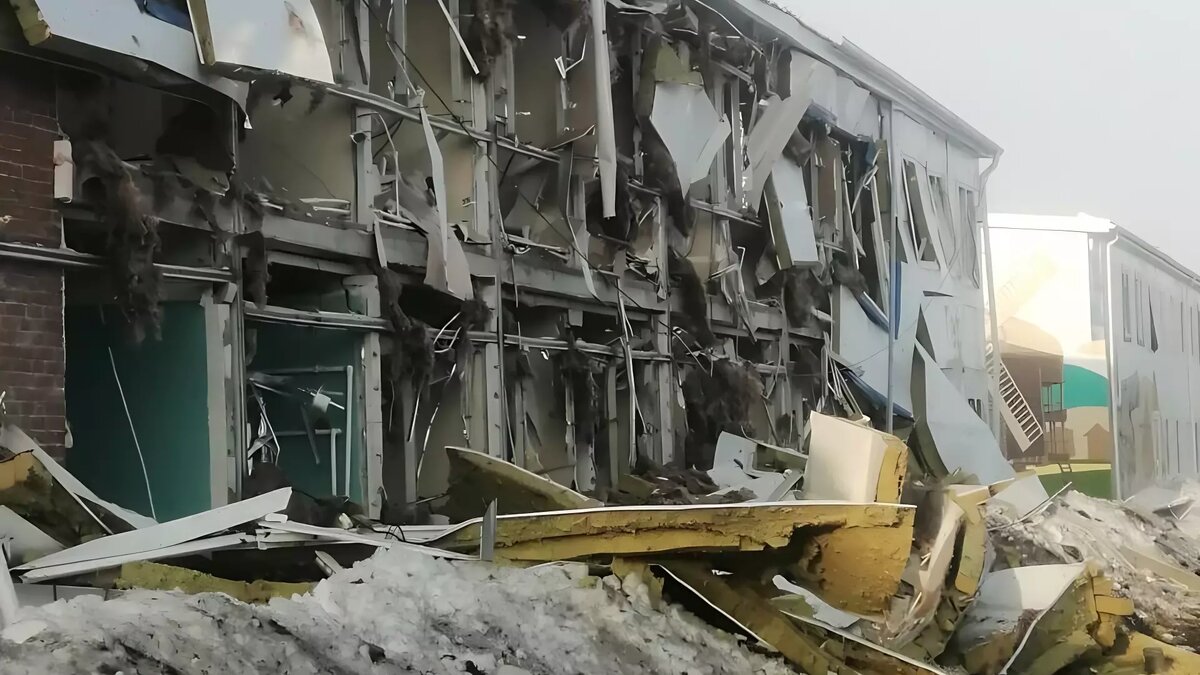     Женщина из Первоуральска потеряла связь с сыном, который учится в «Алабуге Политех» после утренней атаки беспилотника.