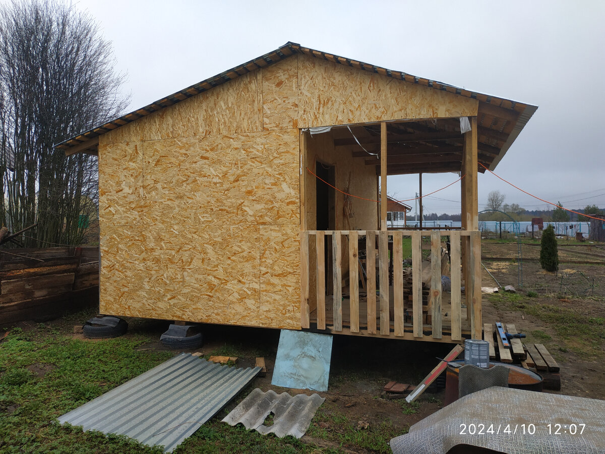 вид на террасу слева (так она теперь с дороги смотрится