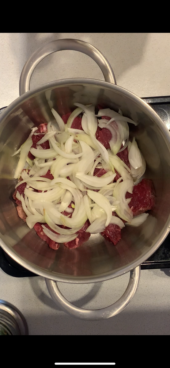 Добавляем лук полукольцами