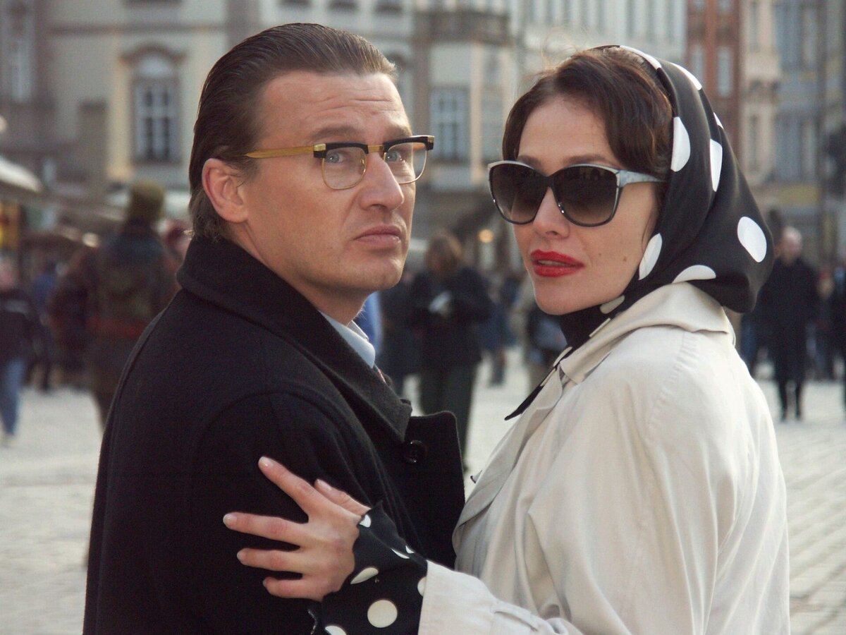 Кадр из сериала "КГБ в смокинге"