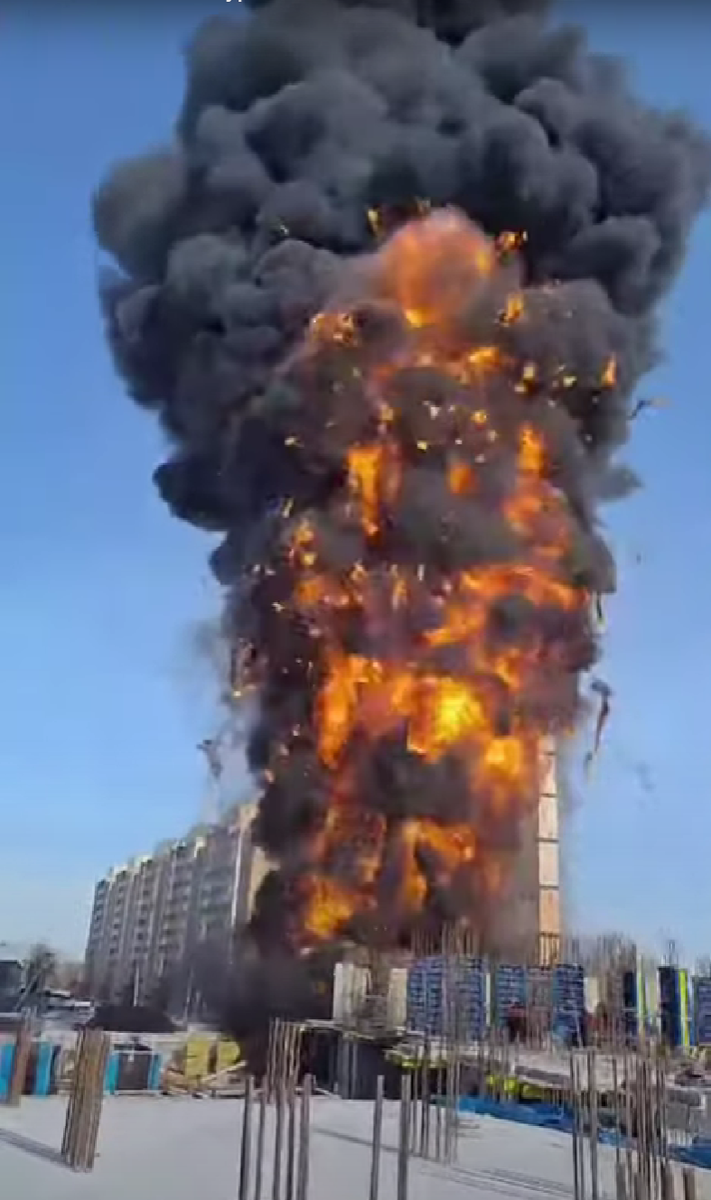 горящий дом в г. Твери. м-он Южный "Д". Новостройка 17 этажей. 14 марта 2024г.