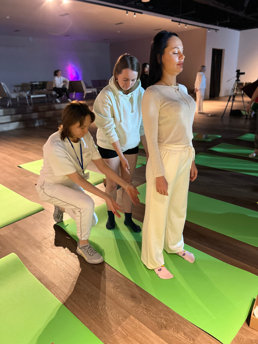 Фото из иммерсивного телесного шоу, которое я провела в ноябре 2023г на аудиторию более 150 человек. 