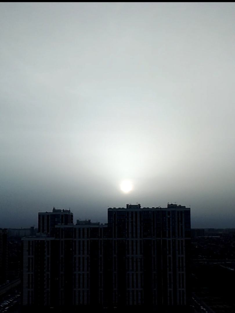 Белый закат в Краснодаре, 2 апреля 2024.