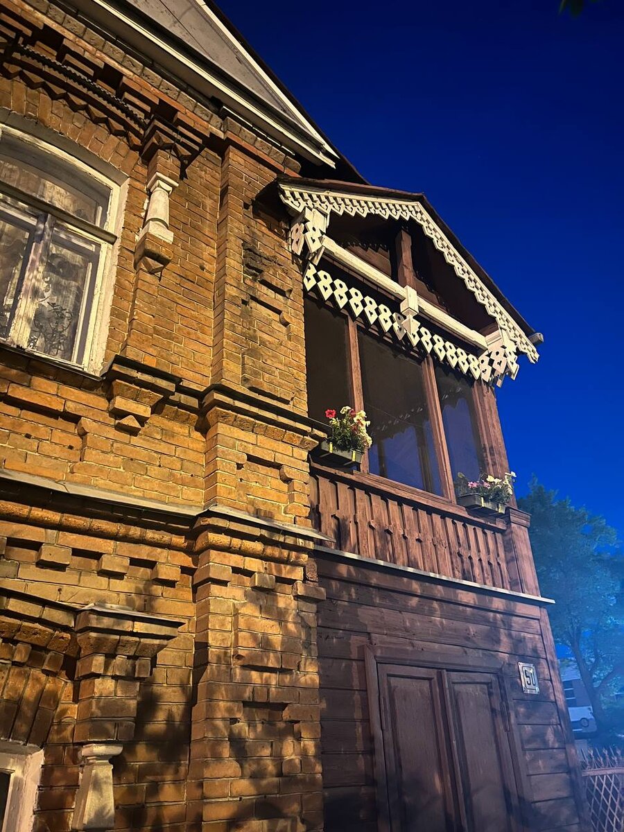 В Пензе много старинных домов, окна которых украшены резными ставнями