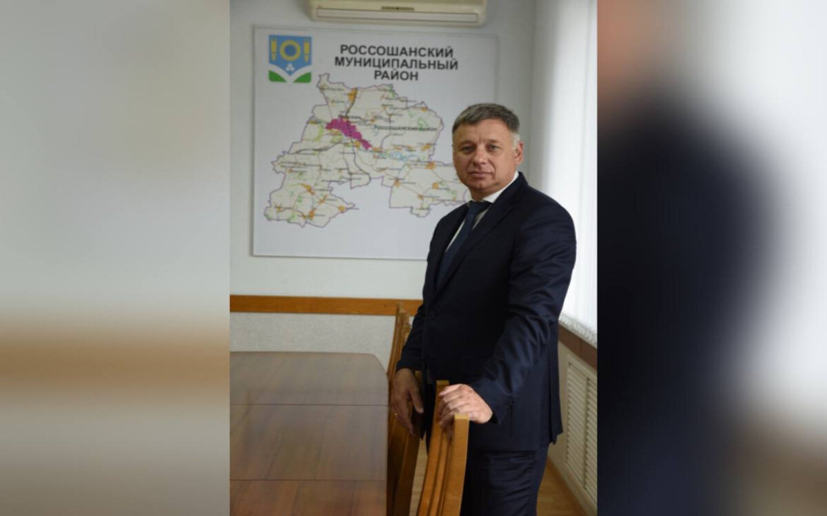    Глава администрации Россошанского района Воронежской области Юрий Мишанков попал под уголовное дело о мошенничестве  Фото с сайта администрации Россошанского района