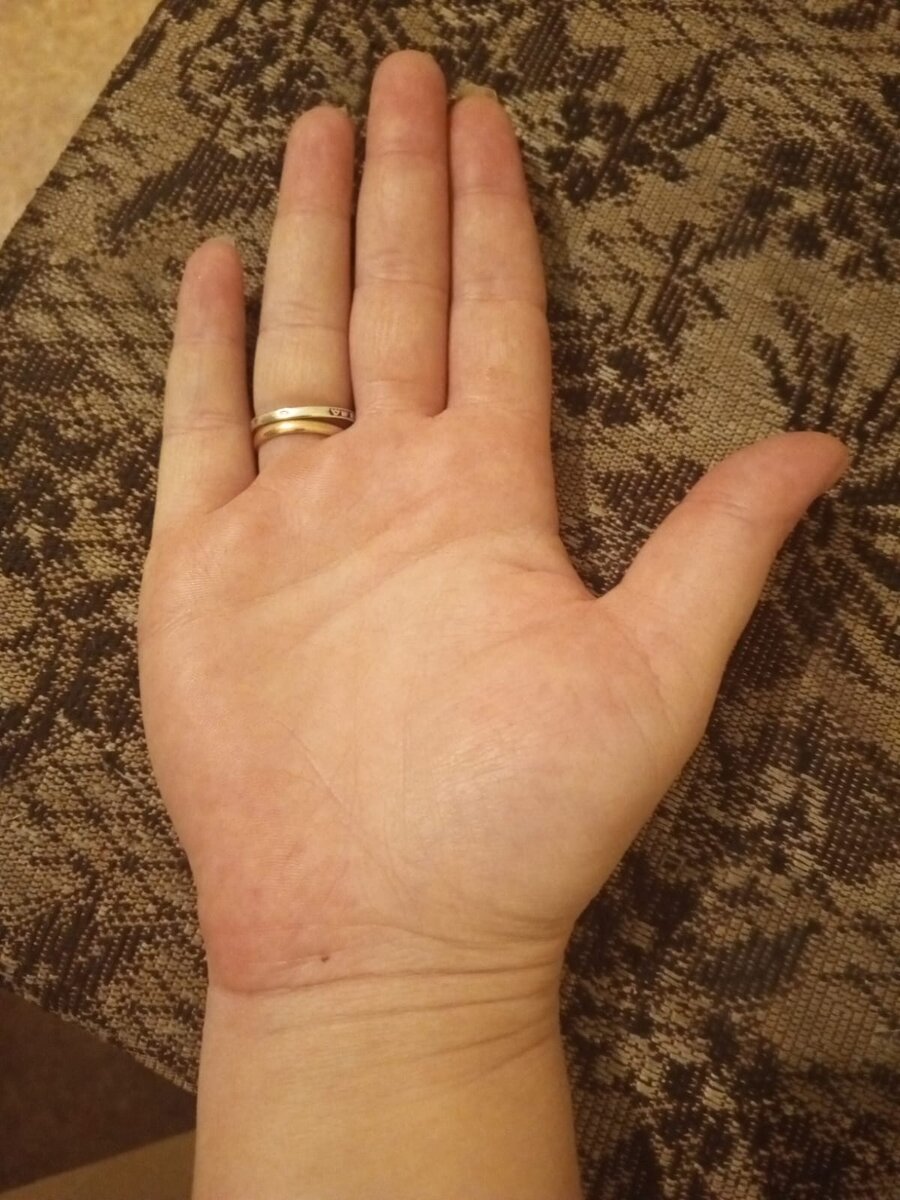 Добрый все вечер кто зашёл ко мне на страницу ,сегодня посмотри на знаки по руке есть ли счастья у этого человека ?по линиям рук вижу что самоуверенная ,но счастья полного нет душа ищет нового человека и любви а прошлое сожалеет что сделала ошибку молодости ,поторопилась ,и поняла что любви то и понимание искренно нет давно ,хоть и семья есть и муж и все вроди нормально ,но в душе пусто ,и есть уже человек новый по судьбе и общение но нет точности нужна ли она ему ?и любит ли он ее ,так что полный просмотр ваших знаков пишите мне на Ватсапп номер на главной если желаете о себе узнать или о любимом человеке ,до новых встречь ,если понравилась вам эта статья напишите пожалуйста под статусом 