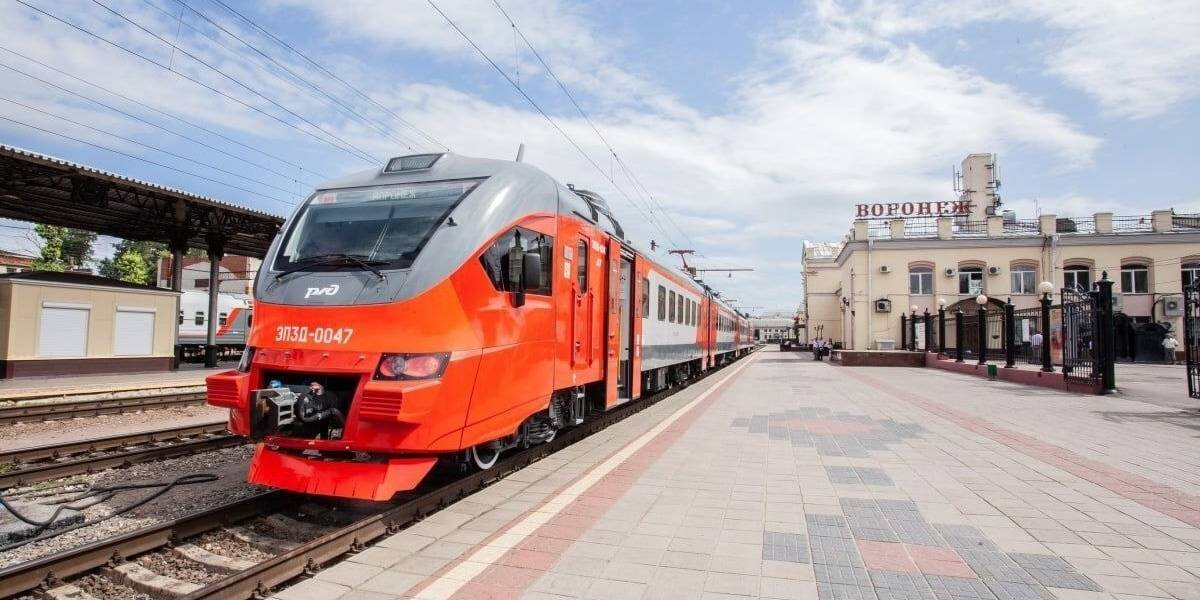 Электричка воронеж 1 усмань. Скоростная электричка Воронеж. Пригородные электрички Воронеж Липецк. Поезд Лазаревское Воронеж. Поезд Воронеж Волгоград экскурсионный.