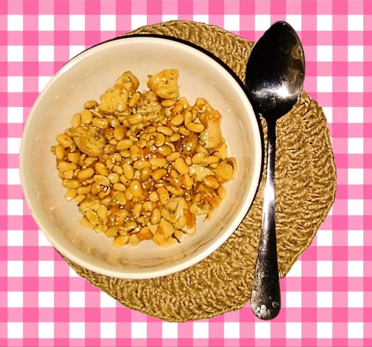 Тушёная соя на моей джутовой салфеточке ручной работы)