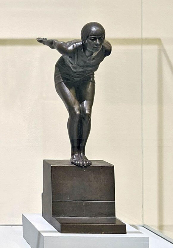 "Старт в воду", 1926. Бронза. Государственная Третьяковская галерея, Москва. Фото: www.visit-city.art. Листайте галерею вправо.