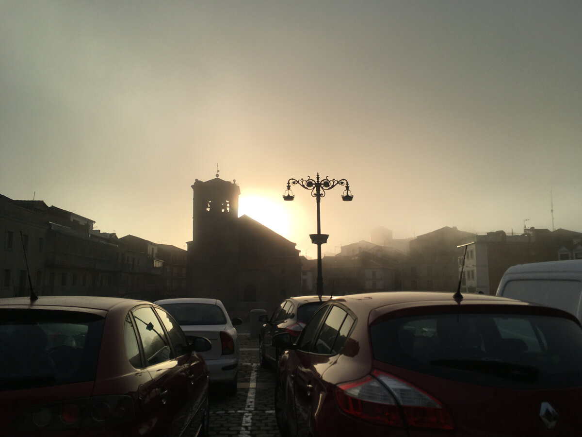 Утро в нашем городке иногда начинается так