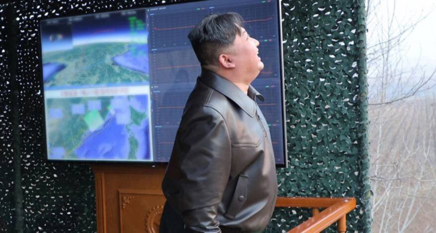Ким Чен Ын лично руководил пуском новой северокорейской баллистической ракеты "Хвасонпхо-16Б"