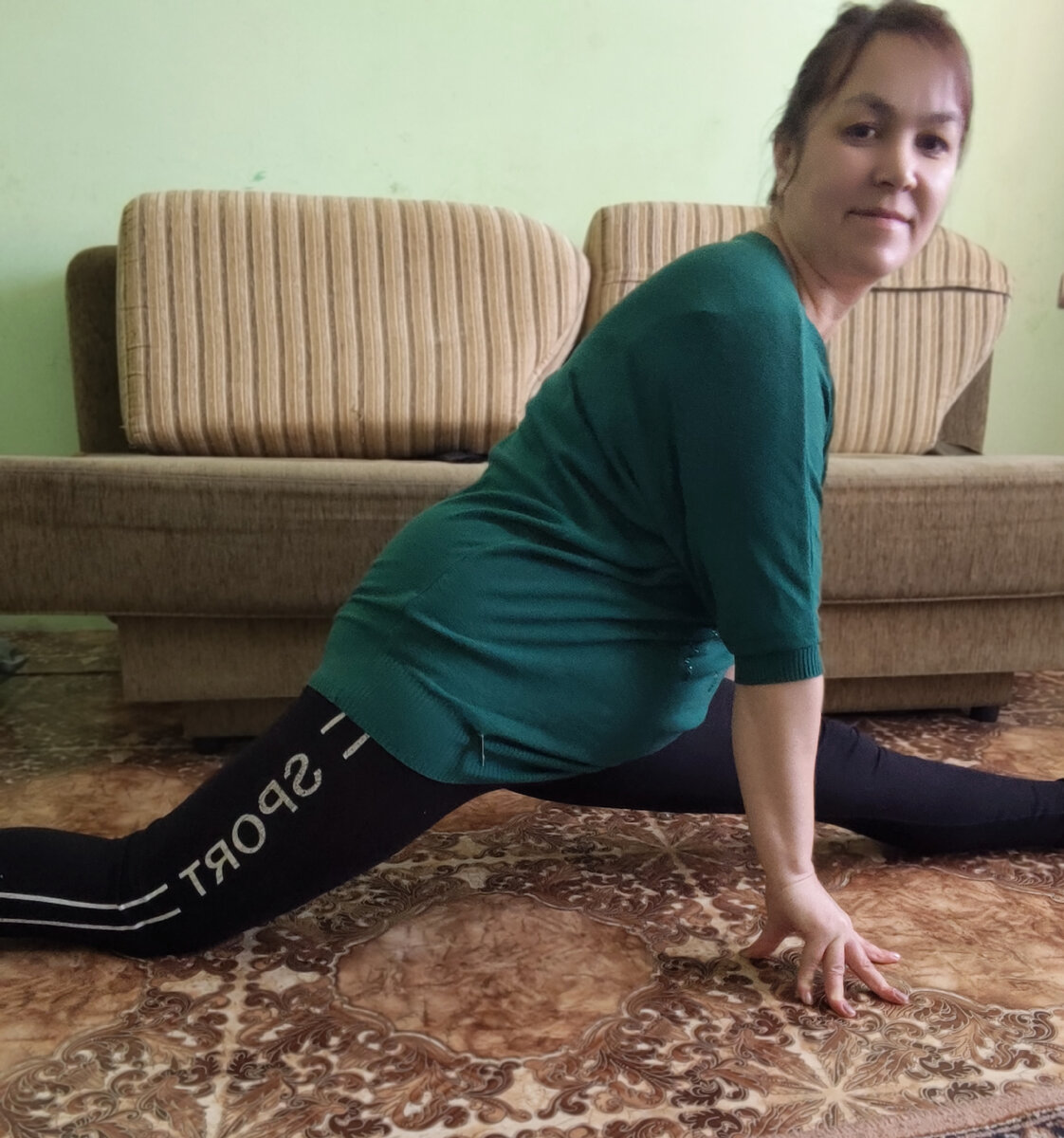 Теперь пока не похудею, не буду садиться на шпагат. 