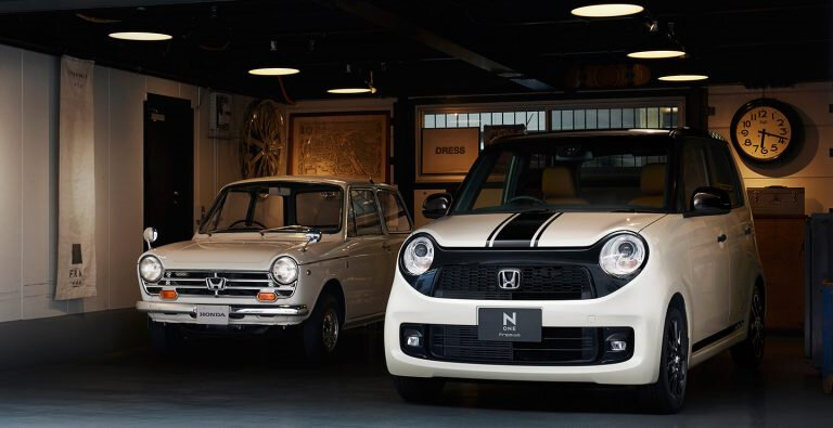 Преемственность поколений. На фото слева: первая в мире модель HONDA с автоматической трансмиссией.