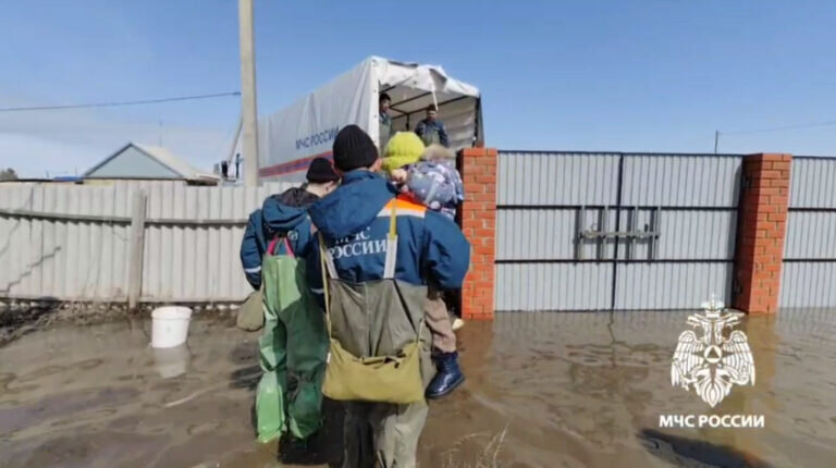    МЧС: В Оренбуржье подтоплено 47 жилых домов и 305 приусадебных участков Андрей Севостьянов
