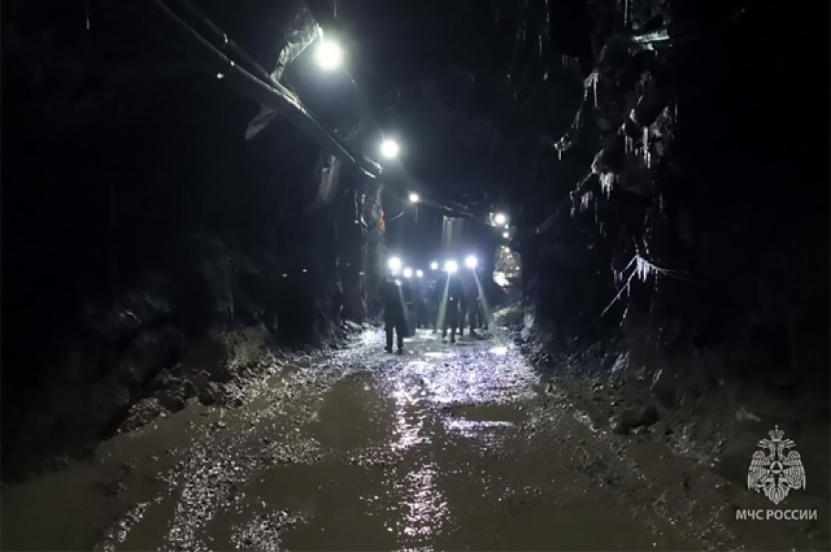    Жены погибших на руднике «Пионер» горняков не верят в их смерть