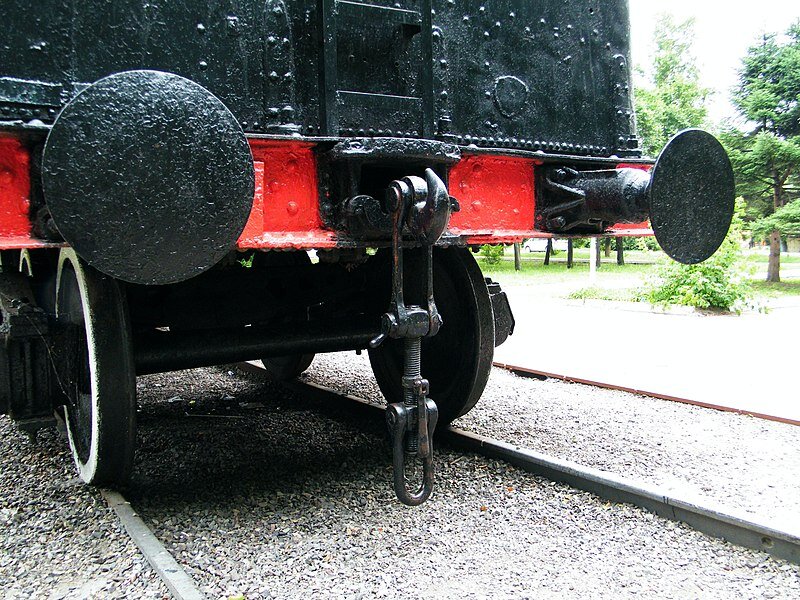    Винтовая сцепка советского паровоза Ел-629Andshel / Wikipedia