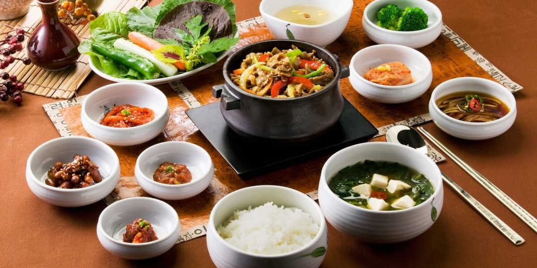 Чем ОТЛИЧАЕТСЯ ТРАДИЦИОННАЯ КОРЕЙСКАЯ кухня от кухни ЭТНИЧЕСКИХ корейцев?