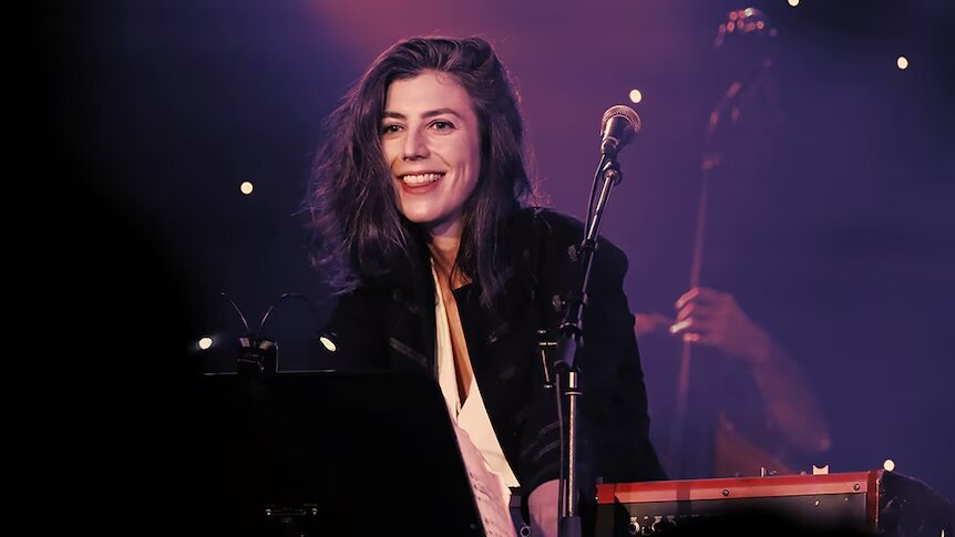 фото: https://www.abc.net.au/listen/doublej/music-reads/features/julia-holter-sydney-festival-review/10747784