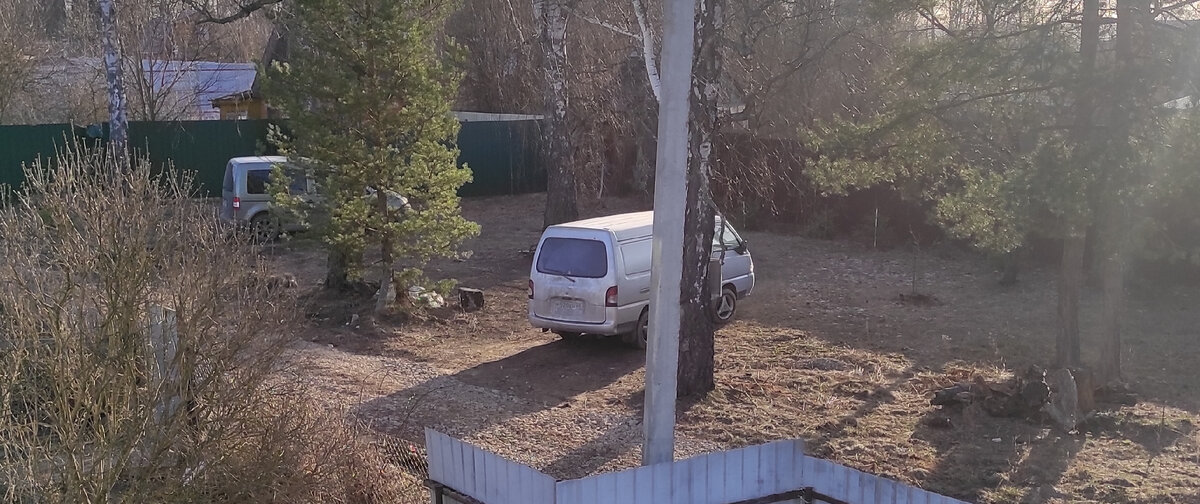 Утро хундайчик встретил около дома. 