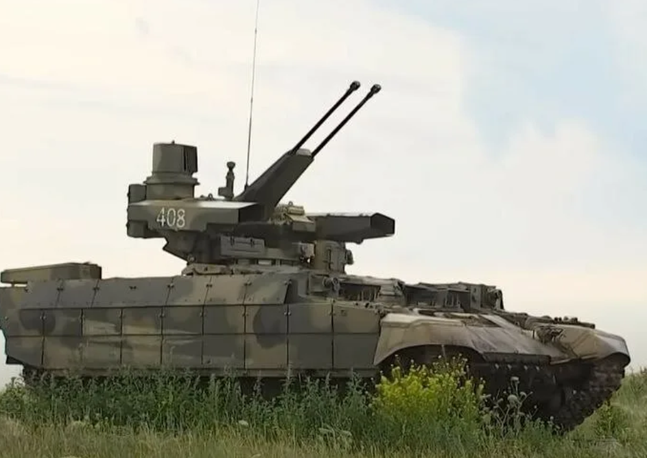 БМПТ "Терминатор" - это российская боевая машина поддержки танков, предназначенная для действия в составе танковых формирований. Фото кадр: УВЗ.