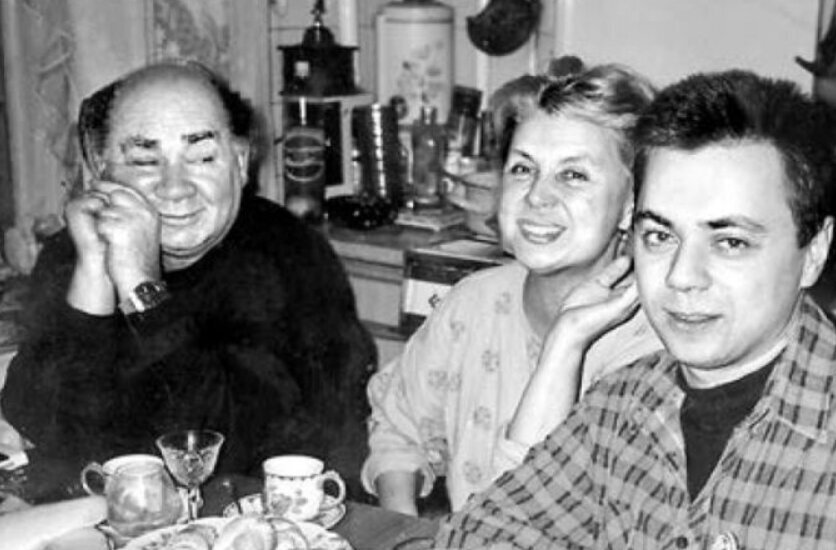 Евгений Леонов с семьей