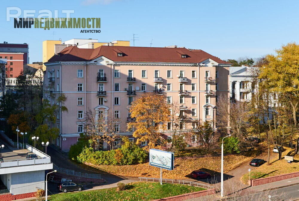 Много долларов. Фотография доллара. Деньги в машине. Банками сша. Много долларов.