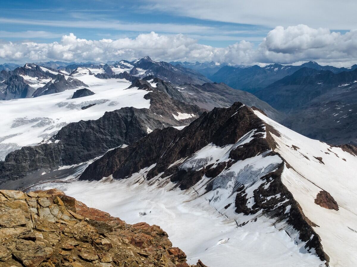    Гора Вайскугель в Эцтальских Альпах© iStock.com / Wirestock