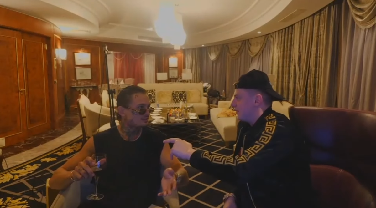 популярный стример из липецка. аринян мелстрой. гриша мелстрой. дедпулыч друг мелстроя. скандальный стример.