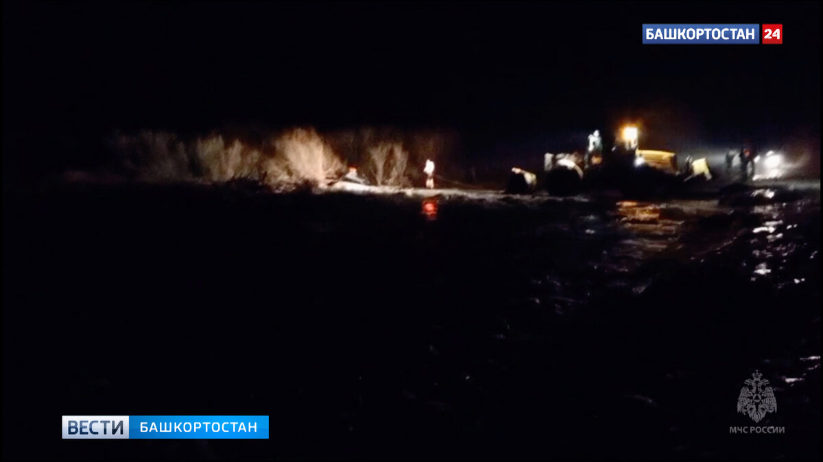 Водитель проигнорировал знак: на трассе в Башкирии поднявшейся водой смыло  машину | Башкортостан 24 | Дзен