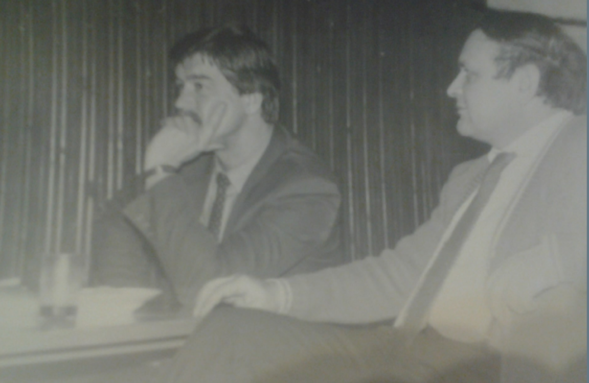 Виталий Степанович Ноздрин и Евгений Борисович Куркин на итоговой Игре по Эксперименту модульной школы в январе 1989 года в школе №4 города Урая. Решили эксперимент продолжить создав Школу-лабораторию. Но это на Игре. А потом...