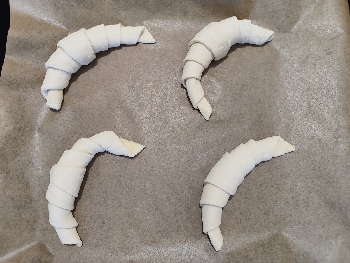 Круассаны из слоеного дрожжевого теста