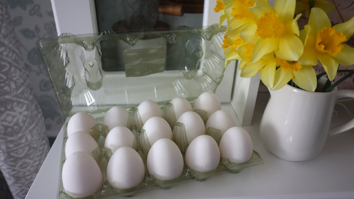 Каждый год на Пасху хочется покрасить яйца особым красивым способом, чтобы любоваться и радоваться. Каждый год выбираю новые способы и всегда они получаются необыкновенные.
