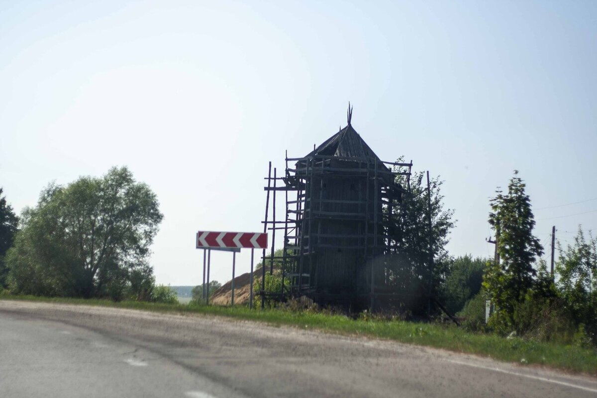 Мельниц анаходится в Малом Болдине. Судя по ветхим строительным лесам, когда-то уже были попытки ее отремонтировать.