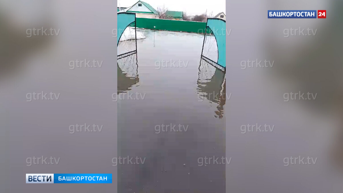    В селе Языково в Башкирии затопило улицу: видео
