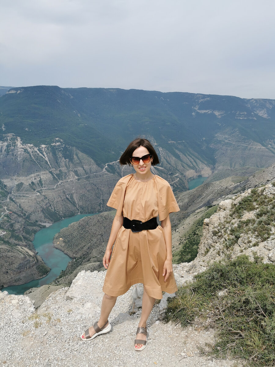 Вот в таком платье вполне комфортно в Дагестане