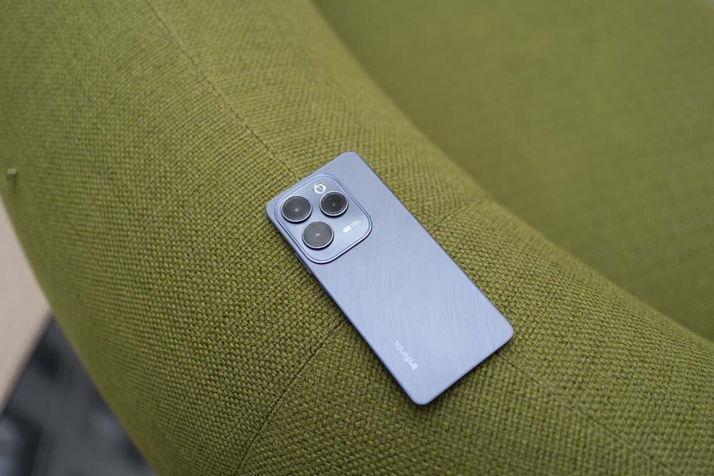 Дизайн смартфона Infinix HOT 40 Pro