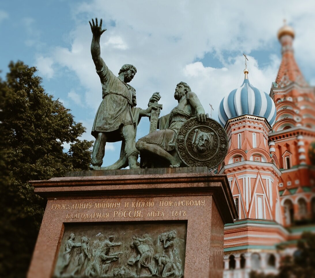 День открытия памятника минину и пожарскому. Памятник Минину и Пожарскому на красной площади в Москве. Мартос памятник Минину и Пожарскому в Москве.