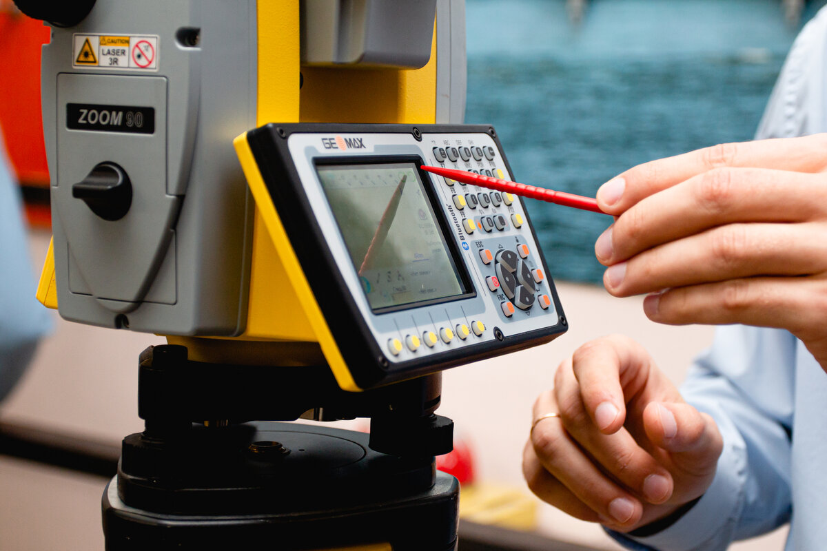 Геодезический прибор Тахеометр