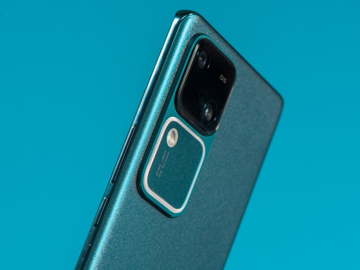    Обзор vivo V30: изумрудный красавец с подсветкой