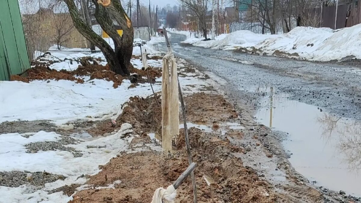 Сплошной кусок глины»: жители Верхней Салды жалуются на раскопанные улицы |  Новости Тагила TagilCity.ru | Дзен