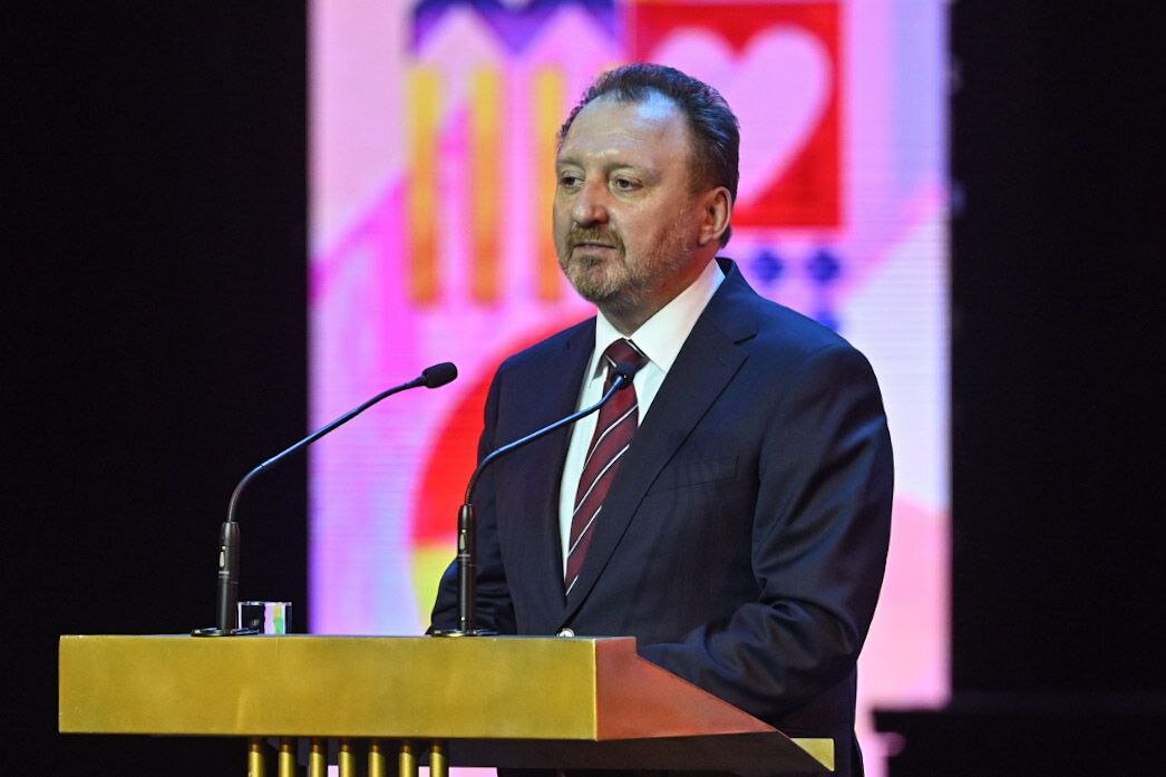 Протяженность тюменской набережной. Зам губернатора тюменской области. Набережная тюмень зима. Каток на набережной тюмень. Тюмень 2024 фото.