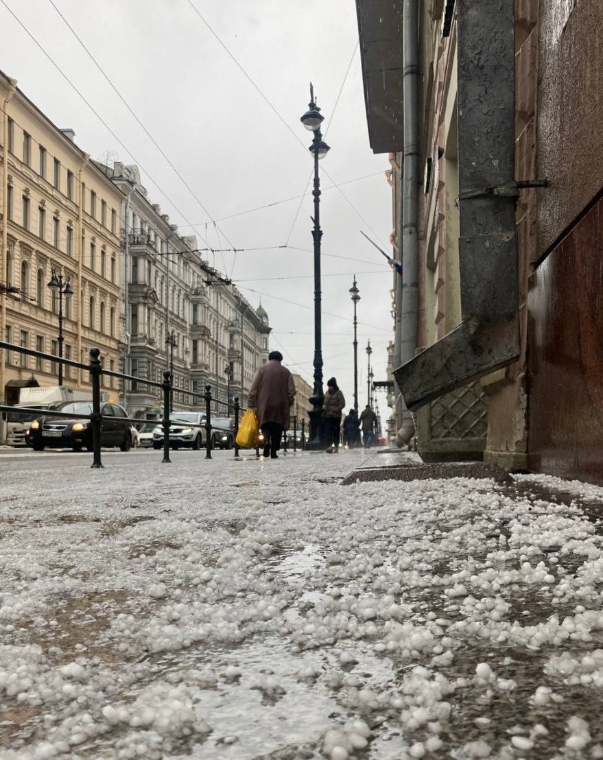 Как выглядят апрельская гроза и град в Петербурге: фото и видео | Форпост -  Новости | Дзен