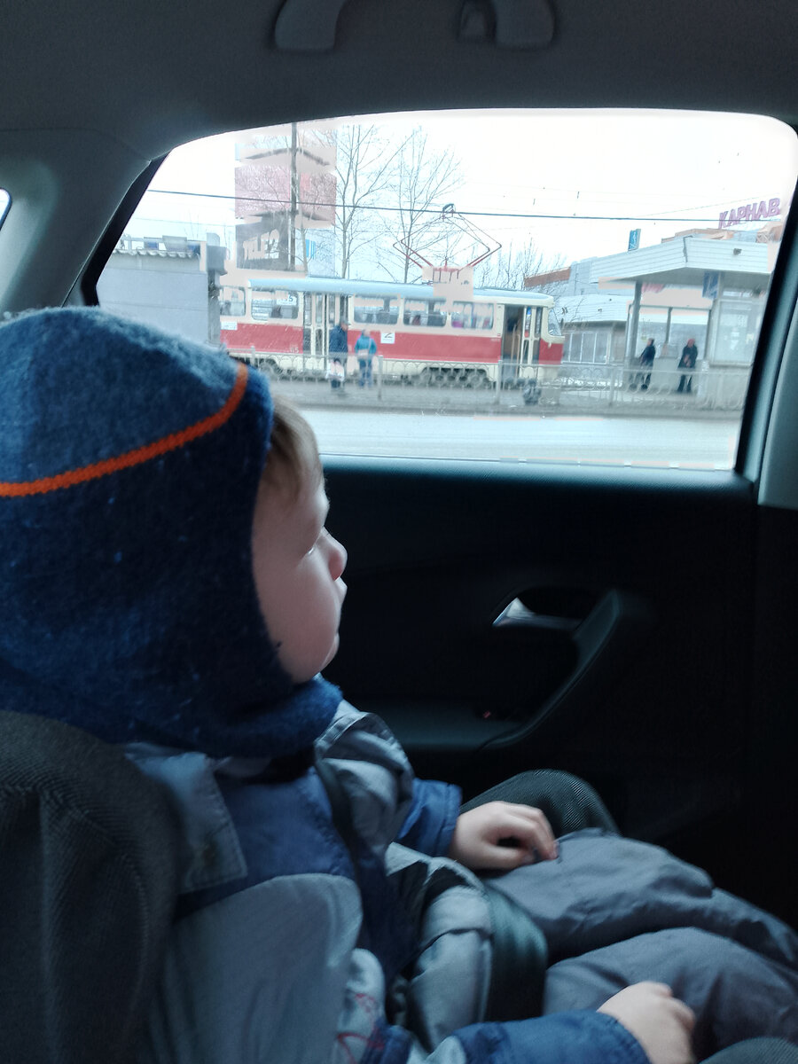 Вот тут как раз трамвай увидел. 