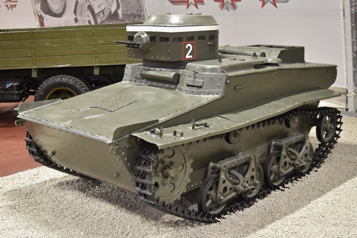  Первый плавающий танк Т-37