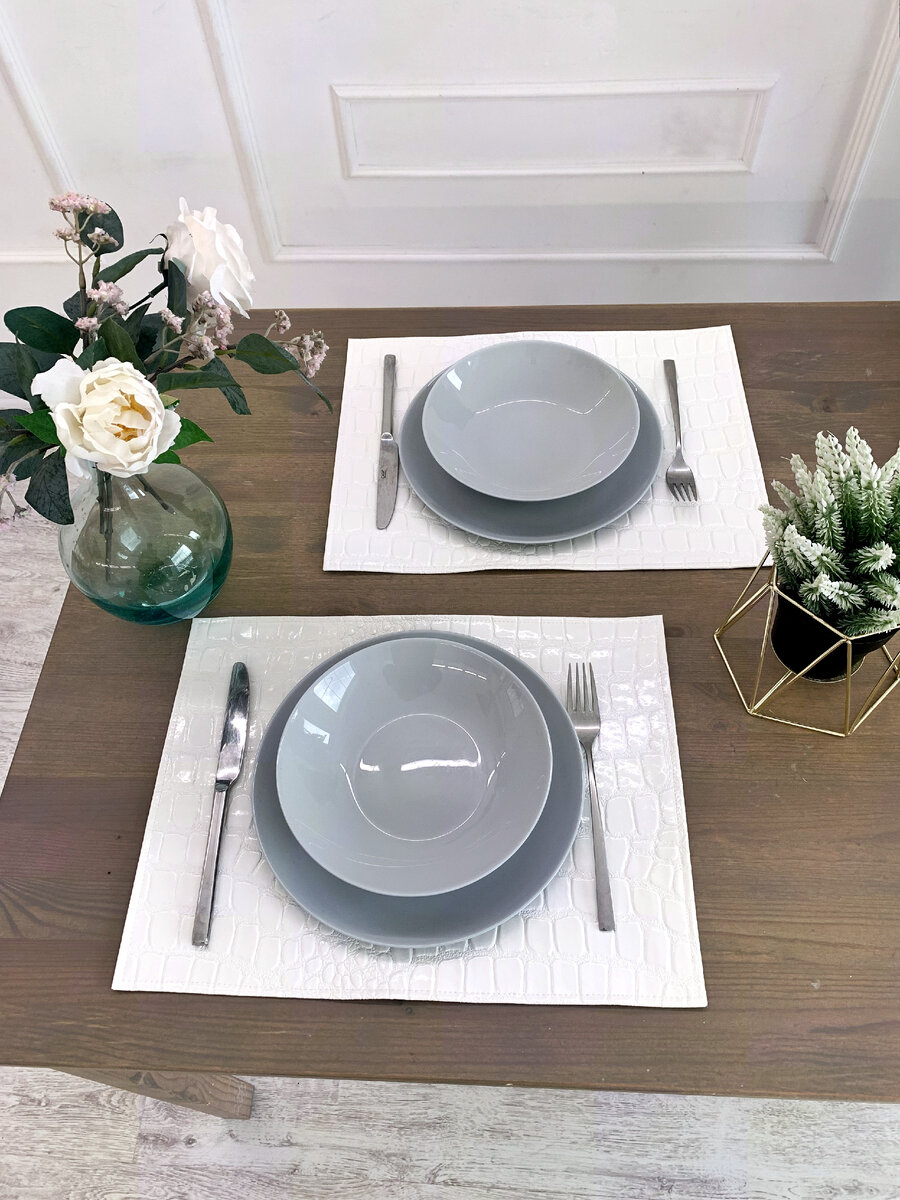 Плейсматы из искусственной кожи украсят самый простой стол